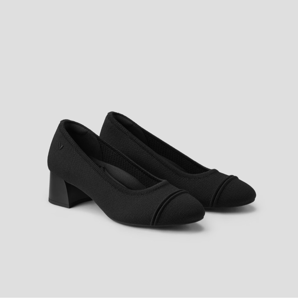 Sz 40.5 Vivaia Julie Almond Toe Chunky Heel black knit pumps